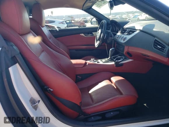 ✅ 2011 BMW Z4 sDrive30i • VIN: WBALM5C56BE378381 • Лот: 90291895. Опубликован ранее на Copart с пробегом 136 035 миль. Бесплатный доступ к архиву аукционных продаж из США и подробный отчёт об истории автомобиля на DreamBid. Изображение 10.