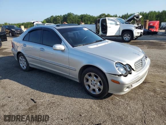 ✅ 2005 Mercedes-Benz C 240 • VIN: WDBRF81J45F690480 • Лот: 62351715. Опубликован ранее на Copart с пробегом 154 753 миль. Бесплатный доступ к архиву аукционных продаж из США и подробный отчёт об истории автомобиля на DreamBid. Изображение 4.
