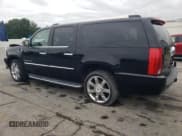 ✅ 2011 Cadillac Escalade ESV Luxury • VIN: 1GYS4HEF8BR175680 • Lot: 59137105. Wystawiony na Copart z przebiegiem 78 404 mil. Bezpłatny archiwum sprzedaży aukcyjnych z USA i szczegółowy raport historii pojazdu na DreamBid. Zdjęcie 2.