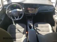 ✅ 2023 Chevrolet Bolt EV 1LT • VIN: 1G1FW6S00P4180472 • Lot: 50692535. Wystawiony na Copart z przebiegiem 28 031 mil. Bezpłatny archiwum sprzedaży aukcyjnych z USA i szczegółowy raport historii pojazdu na DreamBid. Zdjęcie 8.