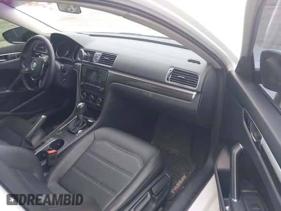 ✅ 2017 Volkswagen Passat SE • VIN: 1VWBT7A39HC040828 • Lot: 43057950. Listed on IAAI with 69,000 mi. Free auction sales archive from the USA and detailed vehicle history report at DreamBid. Image 5.