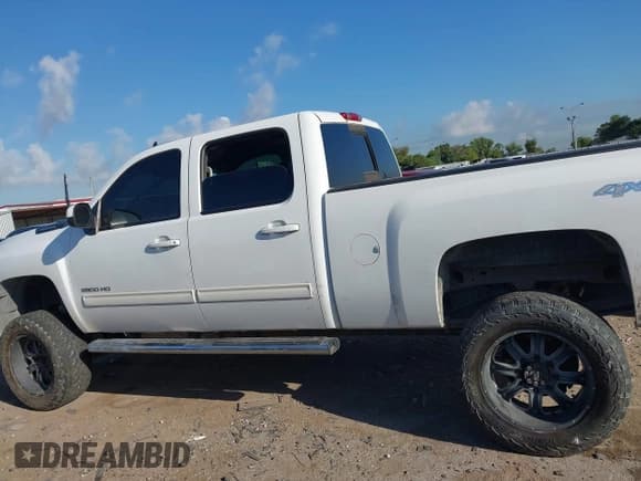 ✅ 2012 Chevrolet Silverado 2500HD LTZ • VIN: 1GC1KYE85CF175082 • Lot: 43259325. Listed on IAAI with Not provided. Free auction sales archive from the USA and detailed vehicle history report at DreamBid. Image 14.
