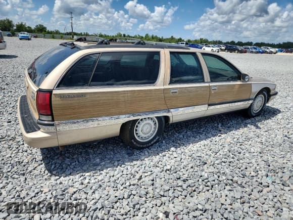 ✅ 1996 Buick Roadmaster Estate Collectors Edition • VIN: 1G4BR82P3TR415414 • Lot: 67954115. Wystawiony na Copart z przebiegiem 57 516 mil. Bezpłatny archiwum sprzedaży aukcyjnych z USA i szczegółowy raport historii pojazdu na DreamBid. Zdjęcie 3.