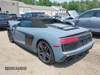 ✅ 2022 Audi R8 Spyder performance • VIN: WUA4BCFX0N7900836 • Lot: 42435601. Wystawiony na IAAI z przebiegiem 12 323 mil. Bezpłatny archiwum sprzedaży aukcyjnych z USA i szczegółowy raport historii pojazdu na DreamBid. Zdjęcie 3.