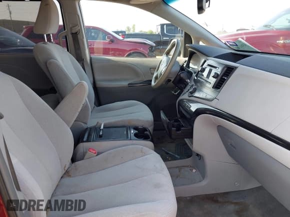 ✅ 2014 Toyota Sienna LE AAS • VIN: 5TDKK3DC0ES471725 • Lot: 43061361. Listed on IAAI with 194,913 mi. Free auction sales archive from the USA and detailed vehicle history report at DreamBid. Image 5.