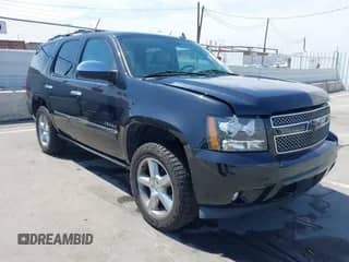 2013 Chevrolet Tahoe LTZ z VIN 1GNSKCE03DR110465, wystawiony jako IAAI lot #42886751 z przebiegiem 190 183 mil mil oraz . Historia ofert i sprzedaży dostępna na DreamBid. Obrazek 1.