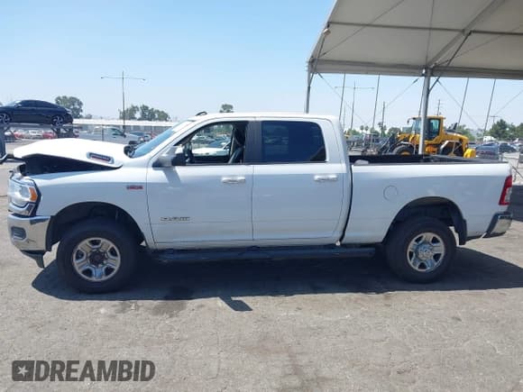 ✅ 2019 Ram 2500 Big Horn • VIN: 3C6UR5DJ4KG519811 • Лот: 42643850. Опубликован ранее на IAAI с пробегом 255 461 миль. Бесплатный доступ к архиву аукционных продаж из США и подробный отчёт об истории автомобиля на DreamBid. Изображение 15.