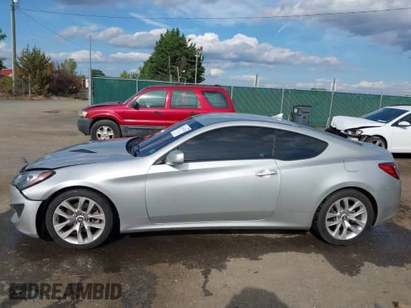 2013 Hyundai Genesis Coupe Premium with VIN KMHHT6KD8DU086648, listed as a IAAI auction lot 43314230 with 114,245 mi miles and . Bid and sale history available at DreamBid. Image 15.