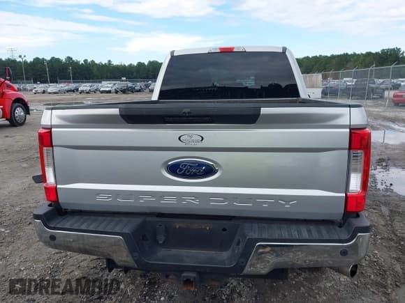 ✅ 2018 Ford F-250 XL • VIN: 1FT7W2B60JEB67733 • Lot: 43424363. Listed on IAAI with 113,564 mi. Free auction sales archive from the USA and detailed vehicle history report at DreamBid. Image 16.