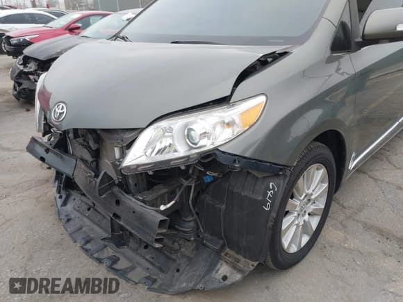 ✅ 2013 Toyota Sienna XLE • VIN: 5TDDK3DC6DS059963 • Lot: 42703023. Listed on IAAI with 212,980 mi. Free auction sales archive from the USA and detailed vehicle history report at DreamBid. Image 6.