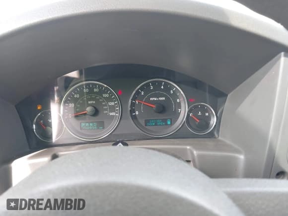 ✅ 2006 Jeep Commander • VIN: 1J8HG48K86C363187 • Лот: 42090246. Опубликован ранее на IAAI с пробегом 140 956 миль. Бесплатный доступ к архиву аукционных продаж из США и подробный отчёт об истории автомобиля на DreamBid. Изображение 7.