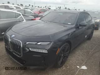 ✅ 2024 BMW i7 xDrive60 • VIN: WBY53EJ0XRCP79376 • Lot: 74859304. Wystawiony na Copart z przebiegiem 12 526 mil. Bezpłatny archiwum sprzedaży aukcyjnych z USA i szczegółowy raport historii pojazdu na DreamBid. Zdjęcie 1.