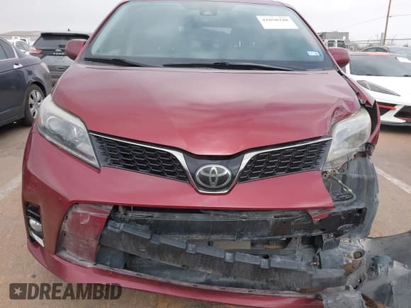 ✅ 2018 Toyota Sienna SE • VIN: 5TDXZ3DC4JS961452 • Lot: 41850340. Listed on IAAI with 111,229 mi. Free auction sales archive from the USA and detailed vehicle history report at DreamBid. Image 6.