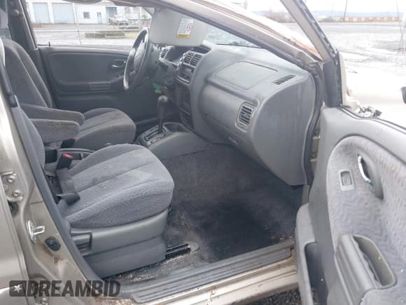 ✅ 2001 Suzuki XL7 Standard • VIN: JS3TX92VX14114699 • Lot: 41085552. Wystawiony na IAAI z przebiegiem 195 316 mil. Bezpłatny archiwum sprzedaży aukcyjnych z USA i szczegółowy raport historii pojazdu na DreamBid. Zdjęcie 5.