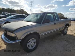 ✅ 1998 Chevrolet S-10 LS • VIN: 1GCDT19X2W8174659 • Лот: 78639064. Опубликован ранее на Copart с пробегом 106 372 миль. Бесплатный доступ к архиву аукционных продаж из США и подробный отчёт об истории автомобиля на DreamBid. Изображение 1.