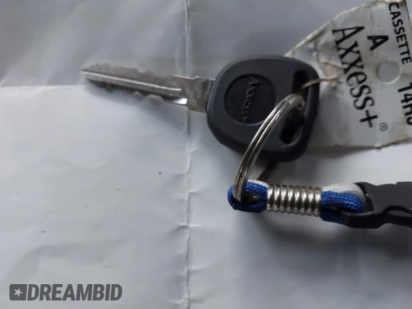 ✅ 2000 Chevrolet Silverado 1500 LS • VIN: 1GCEC14V3YE274252 • Lot: 43743272. Listed on IAAI with 279,792 mi. Free auction sales archive from the USA and detailed vehicle history report at DreamBid. Image 11.