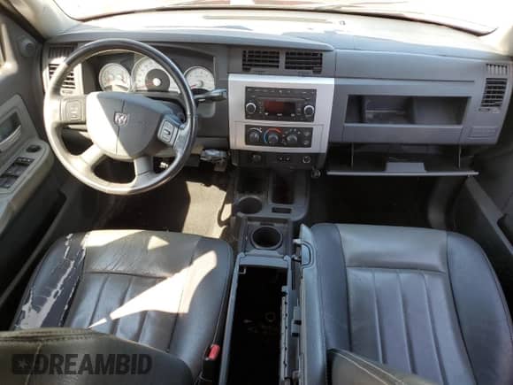 2009 Dodge Dakota Laramie z VIN 1D7HW58P19S743046, wystawiony jako Copart lot #68725635 z przebiegiem 164 738 mil mil oraz Szkoda całkowita • Salvage title. Historia ofert i sprzedaży dostępna na DreamBid. Obrazek 8.