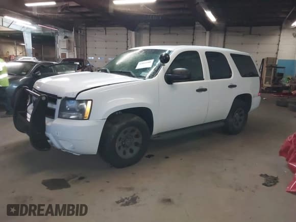 ✅ 2010 Chevrolet Tahoe LS • VIN: 1GNMCAE02AR262100 • Лот: 43853386. Опубликован ранее на IAAI с пробегом 112 574 миль. Бесплатный доступ к архиву аукционных продаж из США и подробный отчёт об истории автомобиля на DreamBid. Изображение 2.