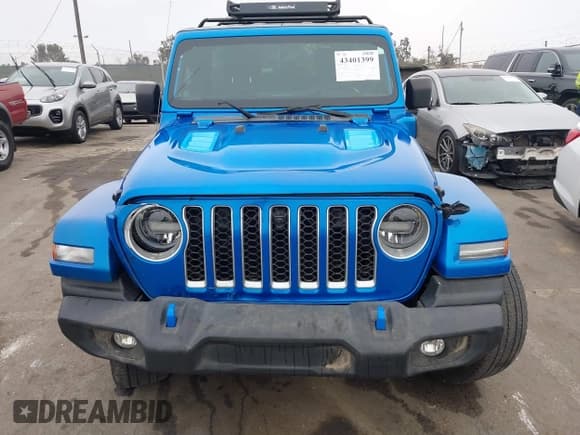 ✅ 2023 Jeep Wrangler Sahara • VIN: 1C4JJXP63PW579805 • Lot: 43401399. Wystawiony na IAAI z przebiegiem 41 989 mil. Bezpłatny archiwum sprzedaży aukcyjnych z USA i szczegółowy raport historii pojazdu na DreamBid. Zdjęcie 11.