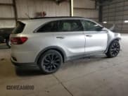 ✅ 2019 Kia Sorento S • VIN: 5XYPG4A59KG610407 • Лот: 80353605. Опубликован ранее на Copart с пробегом 135 830 миль. Бесплатный доступ к архиву аукционных продаж из США и подробный отчёт об истории автомобиля на DreamBid. Изображение 3.