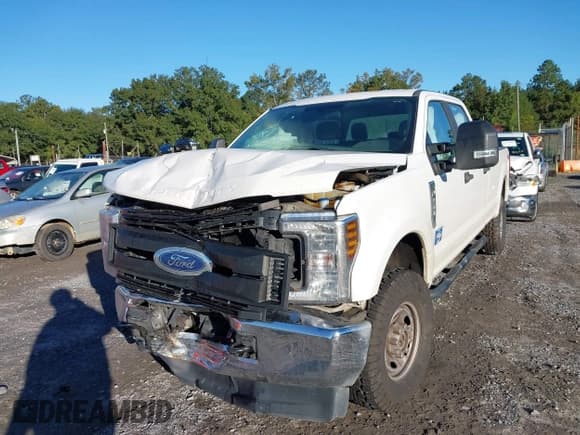 ✅ 2018 Ford F-250 XL • VIN: 1FT7W2B6XJEC36718 • Lot: 43434421. Listed on IAAI with 77,284 mi. Free auction sales archive from the USA and detailed vehicle history report at DreamBid. Image 6.
