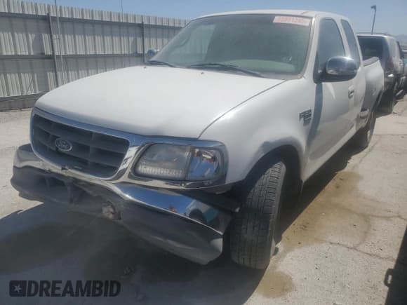✅ 2000 Ford F-150 XL • VIN: 1FTRX07LXYKA42551 • Lot: 55891345. Wystawiony na Copart z przebiegiem Nie podano. Bezpłatny archiwum sprzedaży aukcyjnych z USA i szczegółowy raport historii pojazdu na DreamBid. Zdjęcie 1.