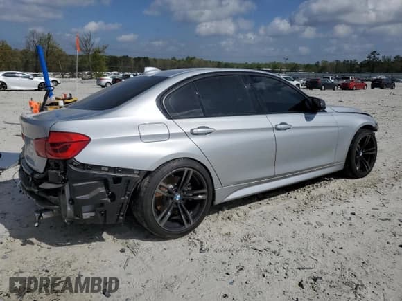 ✅ 2018 BMW 3 Series 340i • VIN: WBA8B3C59JK384613 • Lot: 51795395. Wystawiony na Copart z przebiegiem 42 888 mil. Bezpłatny archiwum sprzedaży aukcyjnych z USA i szczegółowy raport historii pojazdu na DreamBid. Zdjęcie 3.