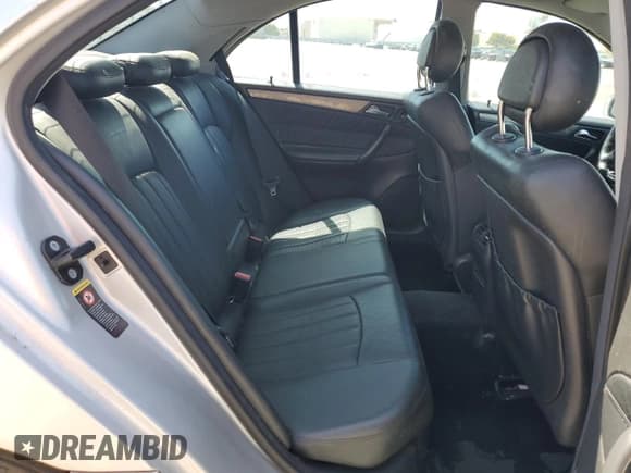 ✅ 2002 Mercedes-Benz C AMG • VIN: WDBRF65JX2F142932 • Lot: 56561925. Wystawiony na Copart z przebiegiem 191 142 mil. Bezpłatny archiwum sprzedaży aukcyjnych z USA i szczegółowy raport historii pojazdu na DreamBid. Zdjęcie 10.