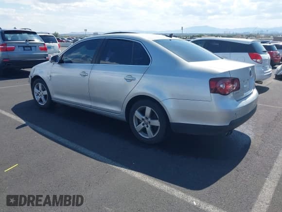 ✅ 2008 Volkswagen Jetta SE • VIN: 3VWRZ71K18M191083 • Lot: 42409687. Wystawiony na IAAI z przebiegiem 184 389 mil. Bezpłatny archiwum sprzedaży aukcyjnych z USA i szczegółowy raport historii pojazdu na DreamBid. Zdjęcie 3.