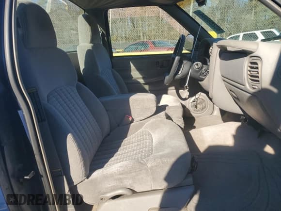 ✅ 1998 Chevrolet S-10 LS • VIN: 1GCCS1445WK239499 • Лот: 80288084. Опубликован ранее на Copart с пробегом 48 815 миль. Бесплатный доступ к архиву аукционных продаж из США и подробный отчёт об истории автомобиля на DreamBid. Изображение 10.