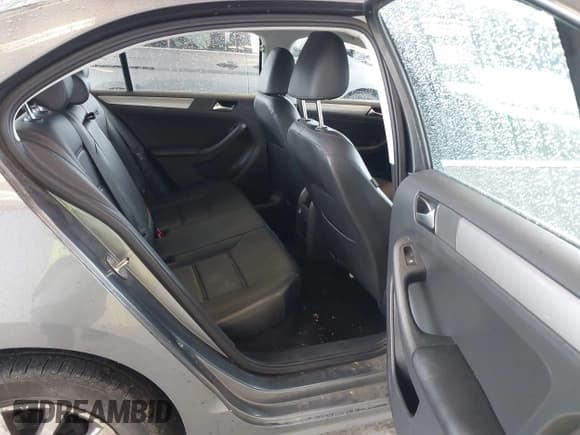 ✅ 2017 Volkswagen Jetta SE • VIN: 3VWDB7AJ4HM381899 • Лот: 43700509. Опубликован ранее на IAAI с пробегом 155 623 миль. Бесплатный доступ к архиву аукционных продаж из США и подробный отчёт об истории автомобиля на DreamBid. Изображение 8.