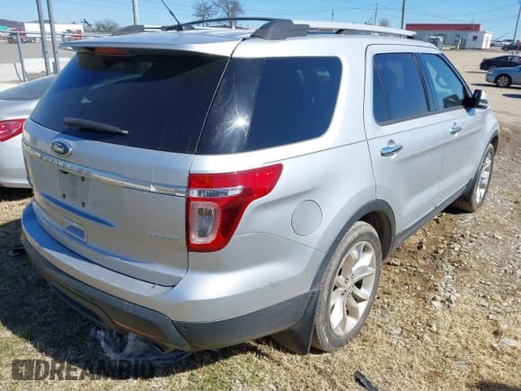 ✅ 2015 Ford Explorer Limited • VIN: 1FM5K7F96FGB22131 • Lot: 41649572. Wystawiony na IAAI z przebiegiem 132 139 mil. Bezpłatny archiwum sprzedaży aukcyjnych z USA i szczegółowy raport historii pojazdu na DreamBid. Zdjęcie 4.