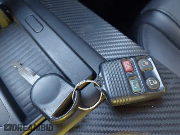 ✅ 2006 Ford Mustang GT Deluxe • VIN: 1ZVFT82H065213851 • Lot: 43545902. Wystawiony na IAAI z przebiegiem 44 386 mil. Bezpłatny archiwum sprzedaży aukcyjnych z USA i szczegółowy raport historii pojazdu na DreamBid. Zdjęcie 11.