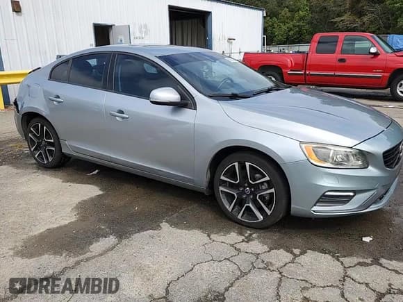 ✅ 2017 Volvo S60 Dynamic • VIN: YV140MTL8H2431422 • Лот: 89916205. Опубликован ранее на Copart с пробегом 89 120 миль. Бесплатный доступ к архиву аукционных продаж из США и подробный отчёт об истории автомобиля на DreamBid. Изображение 13.