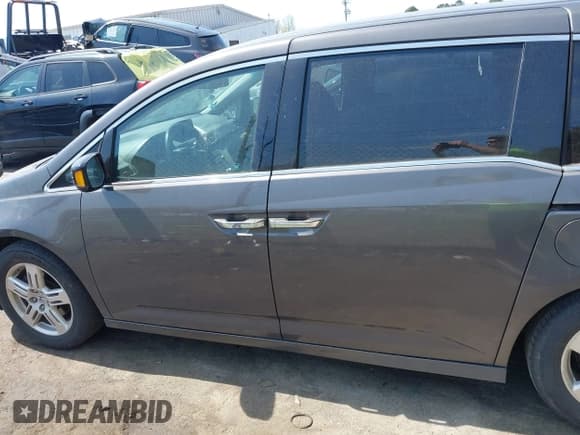✅ 2012 Honda Odyssey Touring • VIN: 5FNRL5H92CB116899 • Lot: 41907863. Listed on IAAI with 225,221 mi. Free auction sales archive from the USA and detailed vehicle history report at DreamBid. Image 14.