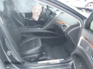 ✅ 2013 Lincoln MKZ • VIN: 3LN6L2GK0DR825820 • Lot: 41603721. Wystawiony na IAAI z przebiegiem 110 837 mil. Bezpłatny archiwum sprzedaży aukcyjnych z USA i szczegółowy raport historii pojazdu na DreamBid. Zdjęcie 5.