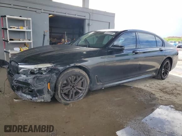 ✅ 2018 BMW 7 Series 750i • VIN: WBA7F0C56JGM22820 • Лот: 84008985. Опубликован ранее на Copart с пробегом 82 715 миль. Бесплатный доступ к архиву аукционных продаж из США и подробный отчёт об истории автомобиля на DreamBid. Изображение 1.