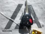 ✅ 2009 Toyota Matrix S • VIN: 2T1KE40EX9C014133 • Лот: 43696102. Опубликован ранее на IAAI с пробегом 203 397 миль. Бесплатный доступ к архиву аукционных продаж из США и подробный отчёт об истории автомобиля на DreamBid. Изображение 11.