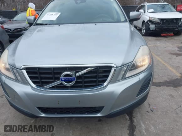✅ 2012 Volvo XC60 3.2L • VIN: YV4952DL3C2327880 • Лот: 41215399. Опубликован ранее на IAAI с пробегом 213 992 миль. Бесплатный доступ к архиву аукционных продаж из США и подробный отчёт об истории автомобиля на DreamBid. Изображение 6.