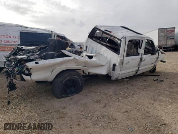 2005 Chevrolet Silverado 2500HD LT with VIN 1GCHK23225F929987, listed as a Copart auction lot 60077415 with Not provided miles and Salvage title. Bid and sale history available at DreamBid. Image 3.
