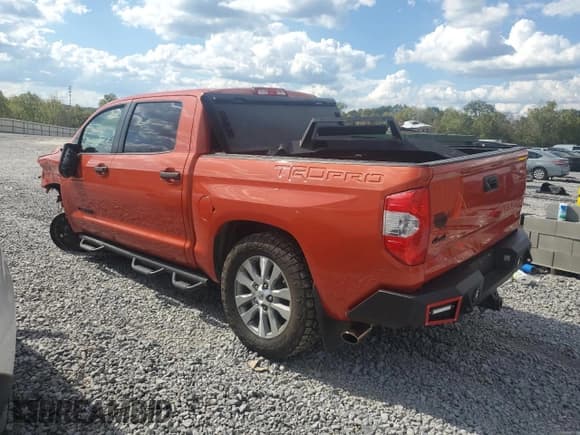 ✅ 2015 Toyota Tundra SR5 • VIN: 5TFDW5F15FX431110 • Lot: 83943495. Listed on Copart with 169,002 mi. Free auction sales archive from the USA and detailed vehicle history report at DreamBid. Image 2.