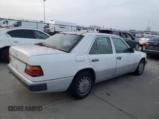 ✅ 1991 Mercedes-Benz 260 • VIN: WDBEA26D7MB378141 • Лот: 84456244. Опубликован ранее на Copart с пробегом 154 339 миль. Бесплатный доступ к архиву аукционных продаж из США и подробный отчёт об истории автомобиля на DreamBid. Изображение 3.