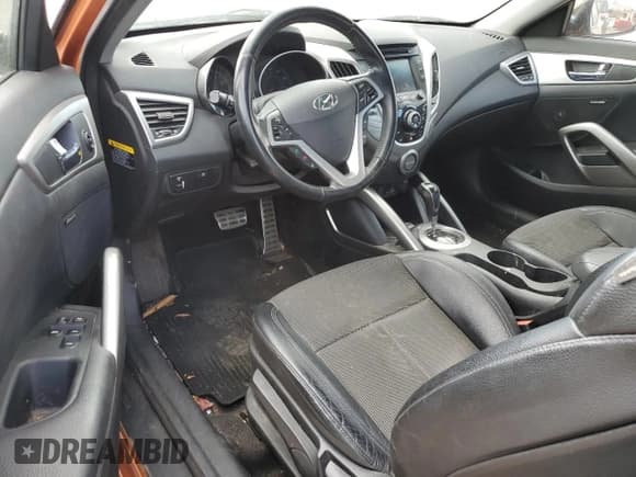 ✅ 2015 Hyundai Veloster • VIN: KMHTC6AD0FU230773 • Lot: 79381334. Wystawiony na Copart z przebiegiem 118 578 mil. Bezpłatny archiwum sprzedaży aukcyjnych z USA i szczegółowy raport historii pojazdu na DreamBid. Zdjęcie 8.