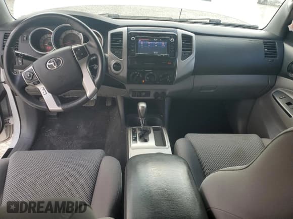 ✅ 2015 Toyota Tacoma • VIN: 3TMLU4EN3FM198110 • Лот: 92948825. Опубликован ранее на Copart с пробегом 106 830 миль. Бесплатный доступ к архиву аукционных продаж из США и подробный отчёт об истории автомобиля на DreamBid. Изображение 8.
