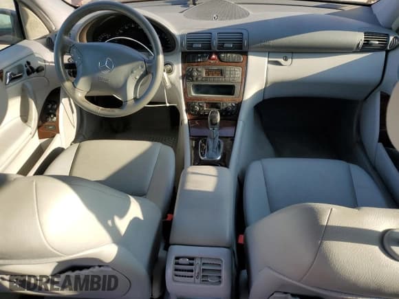 ✅ 2003 Mercedes-Benz C 320 • VIN: WDBRF84J73F323680 • Lot: 41707935. Wystawiony na Copart z przebiegiem 143 995 mil. Bezpłatny archiwum sprzedaży aukcyjnych z USA i szczegółowy raport historii pojazdu na DreamBid. Zdjęcie 8.