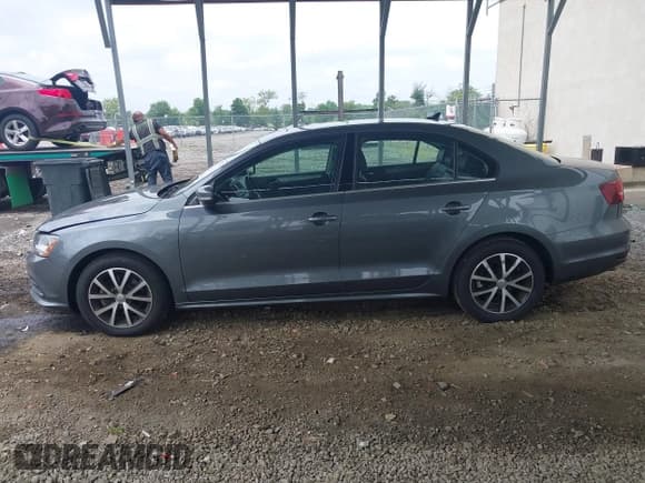 ✅ 2018 Volkswagen Jetta SE • VIN: 3VWDB7AJ9JM258590 • Lot: 42524172. Listed on IAAI with 55,398 mi. Free auction sales archive from the USA and detailed vehicle history report at DreamBid. Image 14.