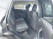 ✅ 2018 Ford Escape SE • VIN: 1FMCU9GD9JUB18987 • Lot: 40912957. Wystawiony na IAAI z przebiegiem 110 279 mil. Bezpłatny archiwum sprzedaży aukcyjnych z USA i szczegółowy raport historii pojazdu na DreamBid. Zdjęcie 8.