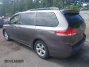 ✅ 2011 Toyota Sienna LE AAS • VIN: 5TDKK3DC1BS014370 • Лот: 43029942. Опубликован ранее на IAAI с пробегом 163 359 миль. Бесплатный доступ к архиву аукционных продаж из США и подробный отчёт об истории автомобиля на DreamBid. Изображение 3.