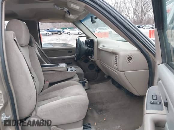 2006 Chevrolet Silverado 1500 LT1 z VIN 2GCEK13T261211113, wystawiony jako IAAI lot #41541256 z przebiegiem 241 415 mil mil oraz . Historia ofert i sprzedaży dostępna na DreamBid. Obrazek 5.