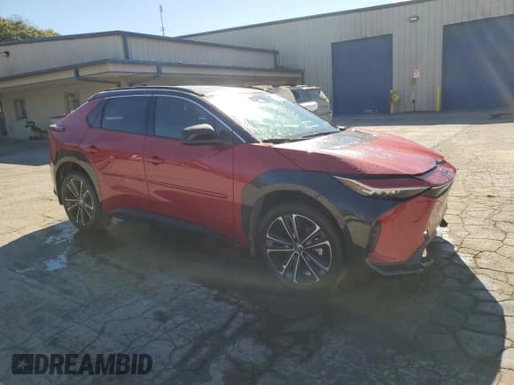 ✅ 2024 Toyota bZ4X XLE • VIN: JTMABACA0RA053717 • Lot: 86874945. Wystawiony na Copart z przebiegiem 8 070 mil. Bezpłatny archiwum sprzedaży aukcyjnych z USA i szczegółowy raport historii pojazdu na DreamBid. Zdjęcie 4.